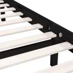 VidaXL - Tweepersoonsbed Met Hoofdbord - Zwart - Grenenhout - 140x190 Cm -Bedden Bij Leen Bakker 3a67dcb0a47f4233921d57eb6d115d97